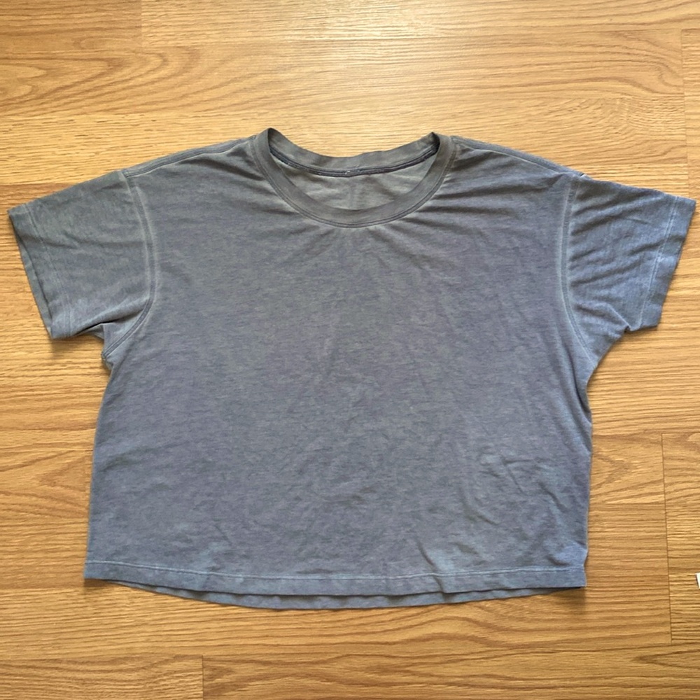 ❤️ Lululemon Cates Tee Grey Size 4 NWOT